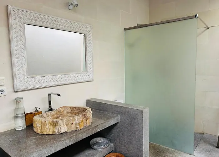 Spacious 3br Center Bingin *