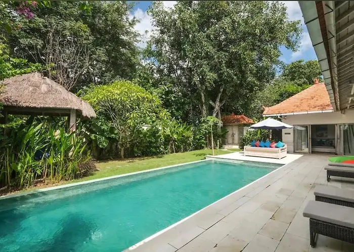 Spacious 3br Center Bingin