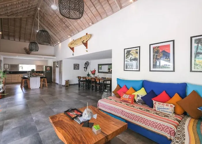 Spacious 3br Center Bingin