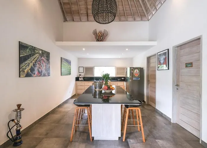 Spacious 3br Center Bingin *
