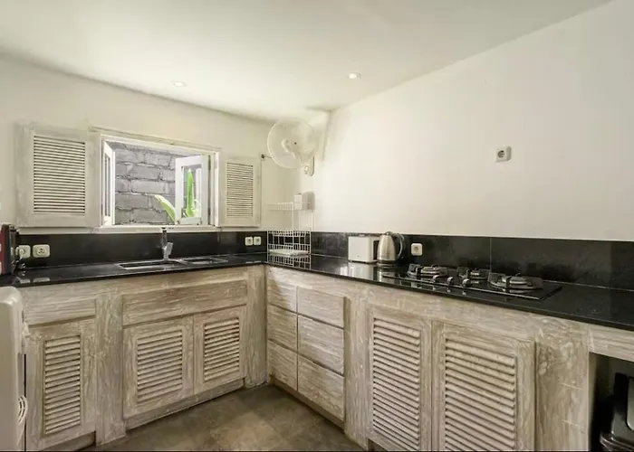 Spacious 3br Center Bingin